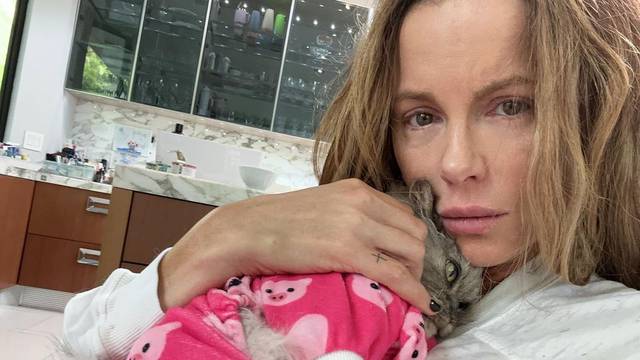 Kate Beckinsale nije preboljela svog mačka: 'Svaku noć spavam s njegovim lijesom u krevetu...'