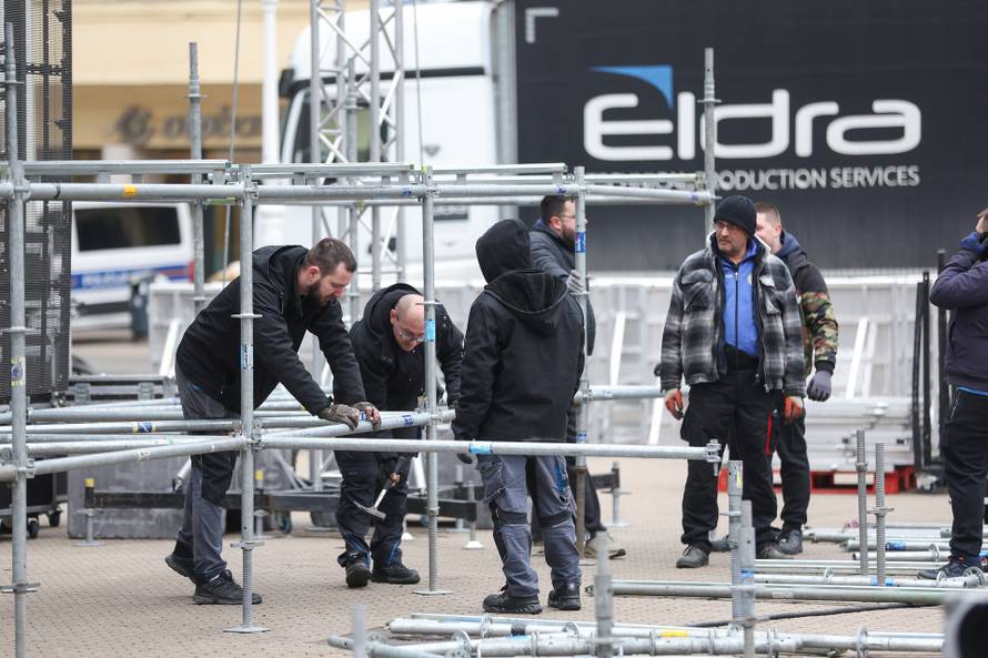 Zagreb: U tijeku je postavljanje bine na glavnom Trgu gdje će biti organiziran doček rukometaša