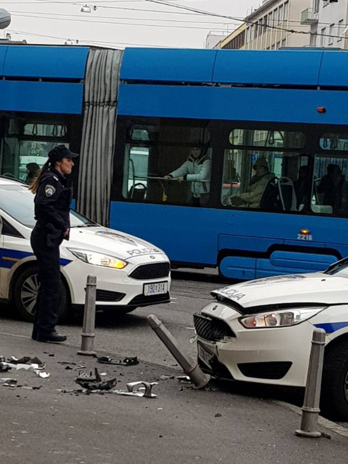 Krš i lom u središtu Zagreba: Sudarili se s policijskim autom