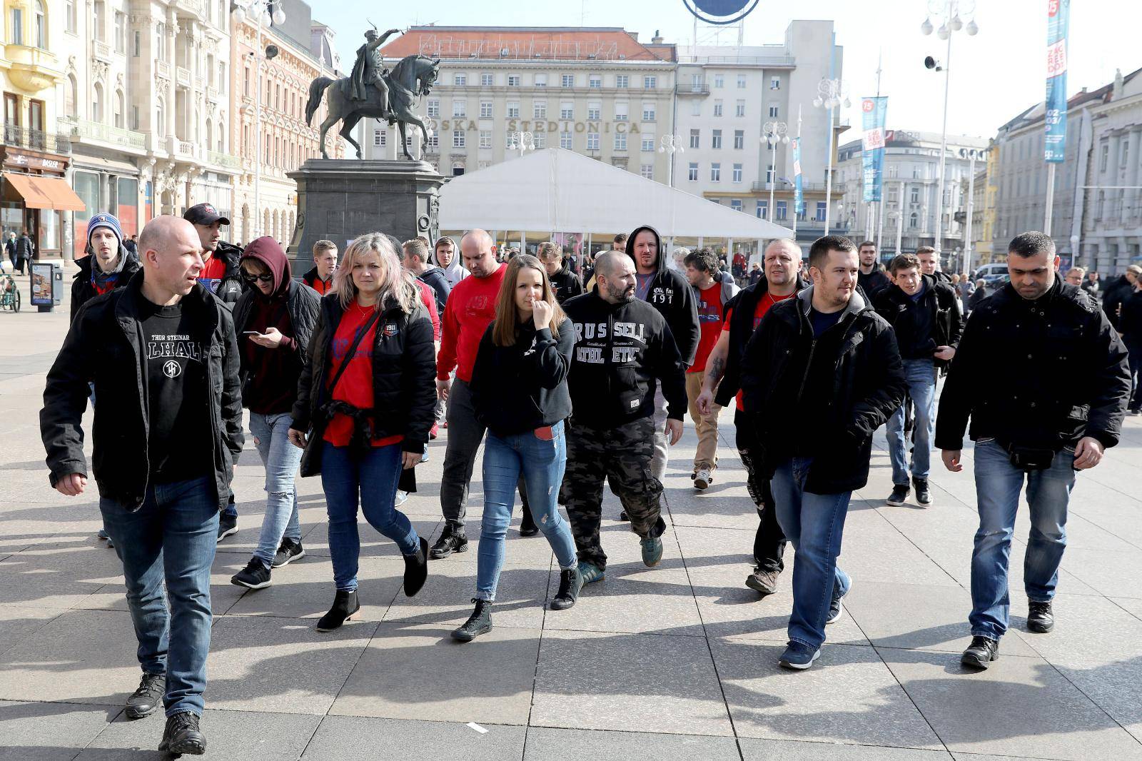 Zagreb: Prvi navijaÄi Viktorije iz Plzena okupljaju se u centru grada uoÄi utakmice s Dinamom