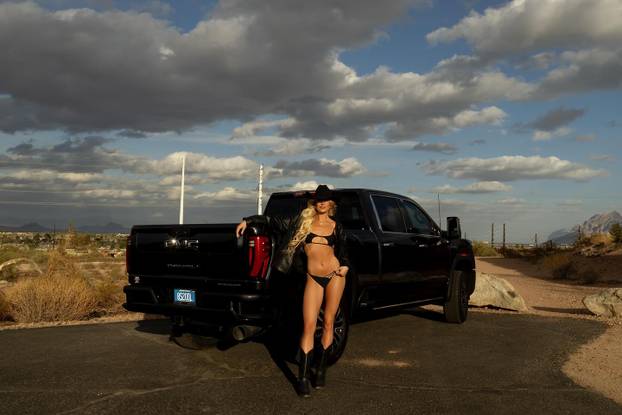 FOTO Ona je 'žena s farme', a jednim potezom osigurala si je milijune. E da, fotić ju obožava