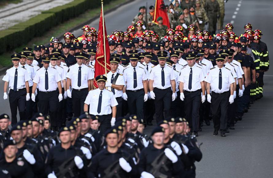 Zagreb: Svečani vojni mimohod u povodu 30 godina VRO Oluja