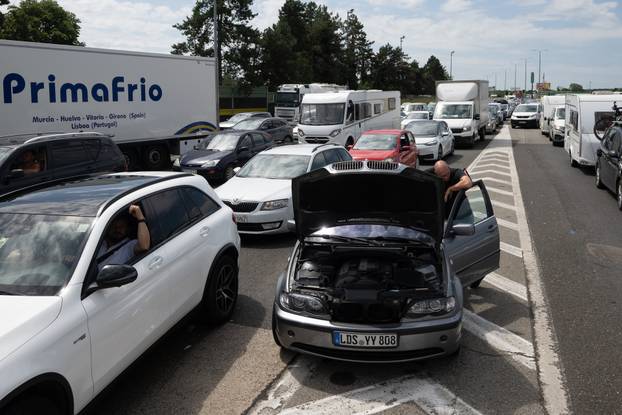 Zagreb: Velike prometne gužve na naplatnoj postaji Lučko u oba smjera