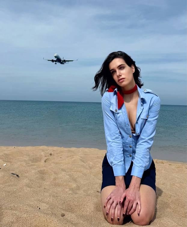 FOTO Zgodna stjuardesa hitno traži muža: Sama sam već 3 godine, želim da bude stariji...