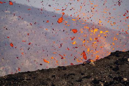 FOTO Spektakularni prizori iz Italije: Erupcija vulkana na Etni