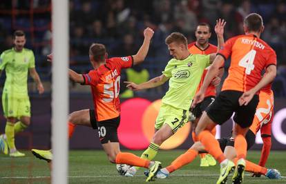 Olmo zabio, poljubio tetovažu i pozdravio društvo iz U21 vrste