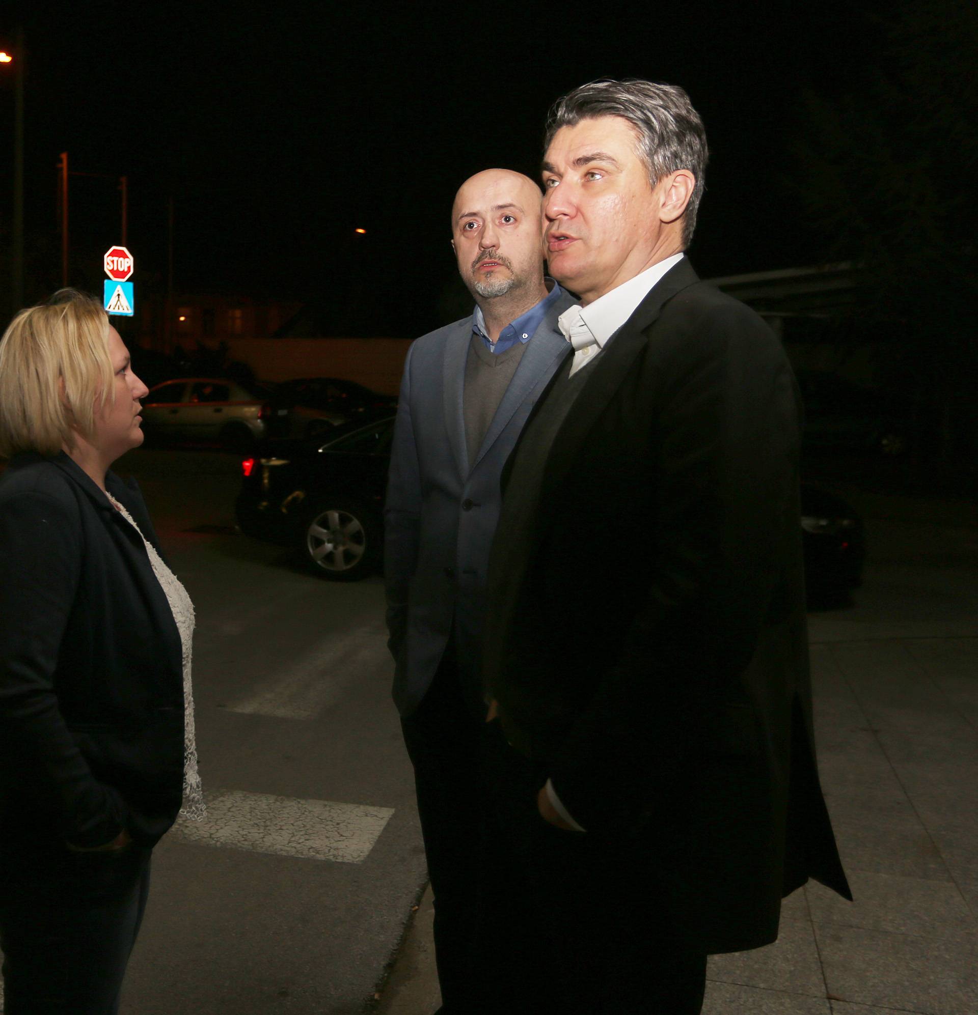 Z. Milanović se s članstvom sastao iza zatvorenih vrata