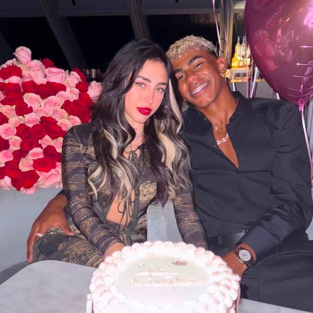 FOTO Argentinska pjevačica je ostavila Yamala zbog realovca?!