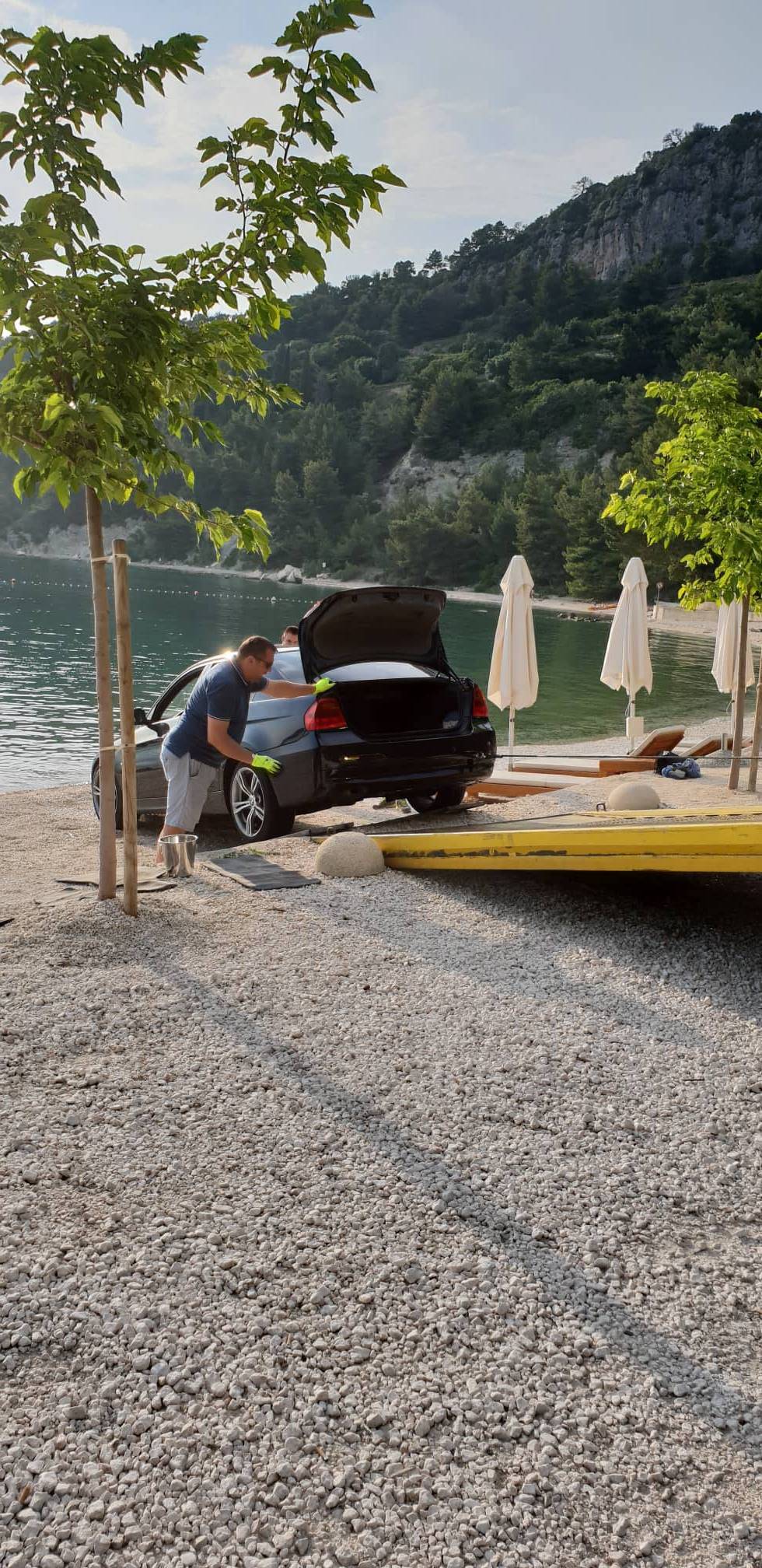 'Ležao sam na plaži kad je odjednom auto upao u more'