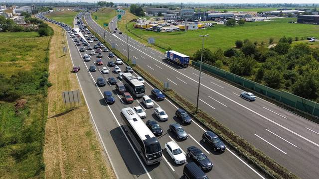 Zagreb: Snimke iz zraka kilometarskih kolona na A1