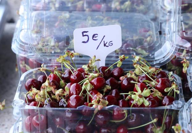 Šibenik: Stigle prve ovogodišnje trešnje po lanjskoj cijeni