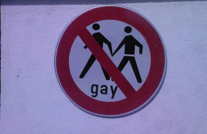 Ograničenje u vozačkoj zato što je homoseksualac