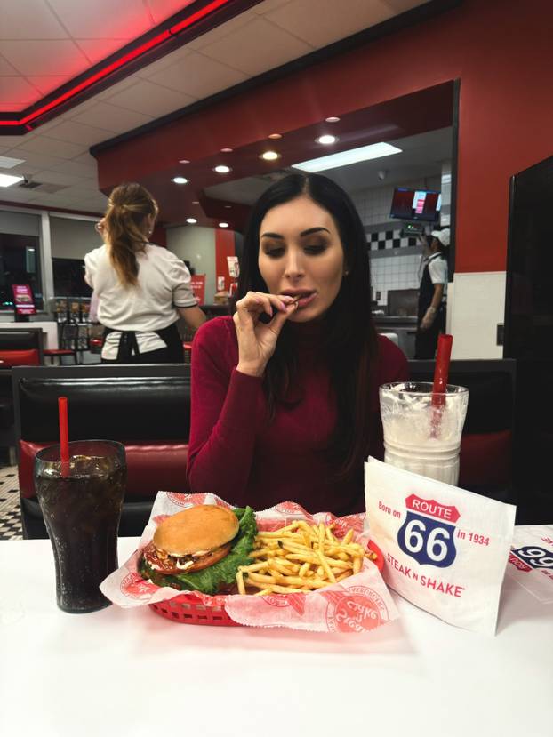 FOTO Rasizam, islamofobija, uvrede i teorije zavjera: Laura Loomer Trumpova je miljenica