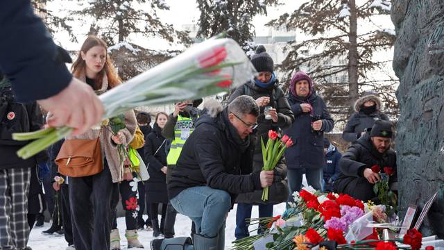 People gather to honour the memory of Alexei Navalny in Moscow