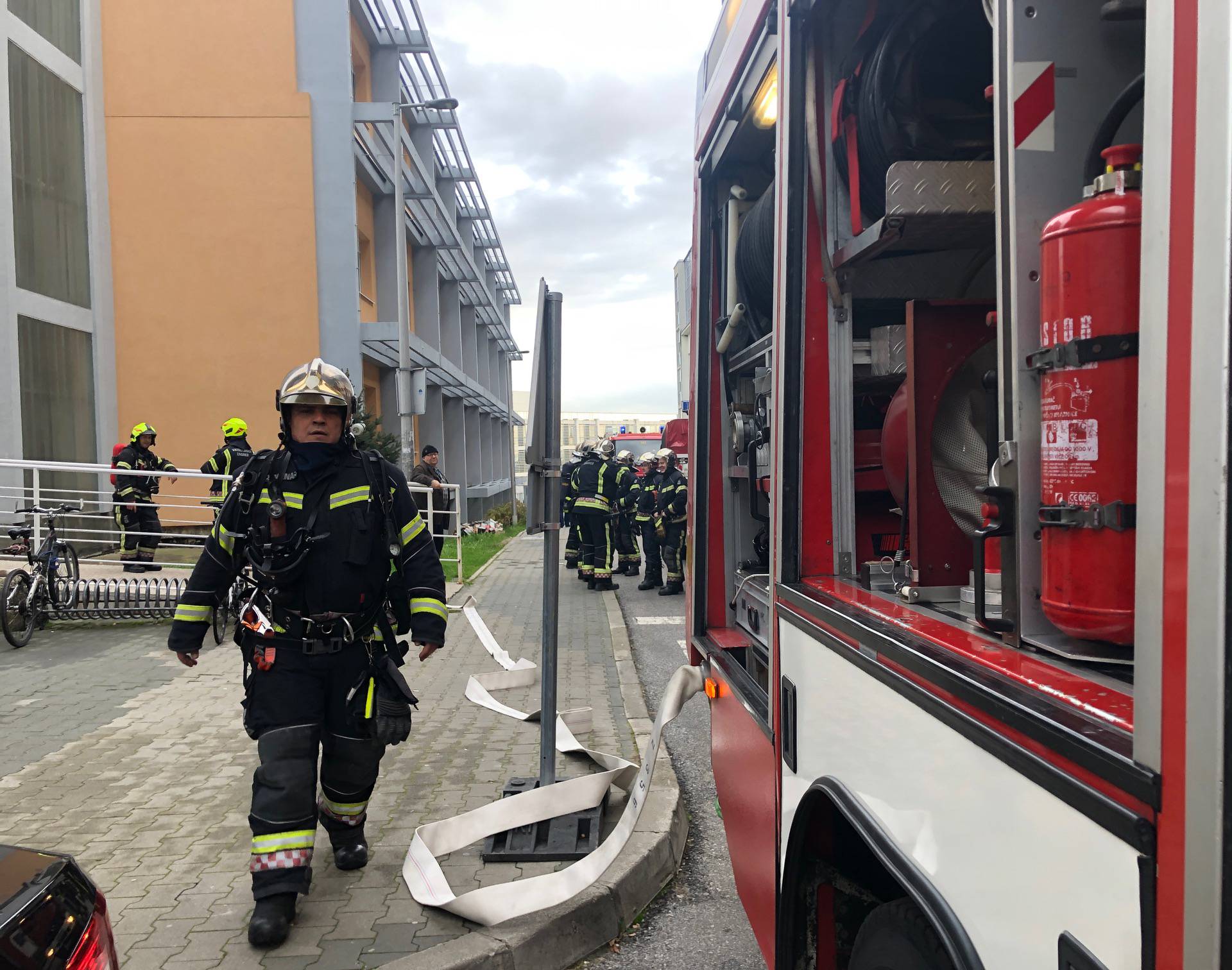 Drama na zagrebačkom Rebru, vatrogasci su stigli sa 7 vozila