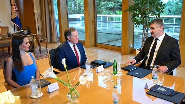 FOTO Buduća hrvatska snaha? Bill Belichick vodio je 48 godina mlađu i na prijem kod Plenkija