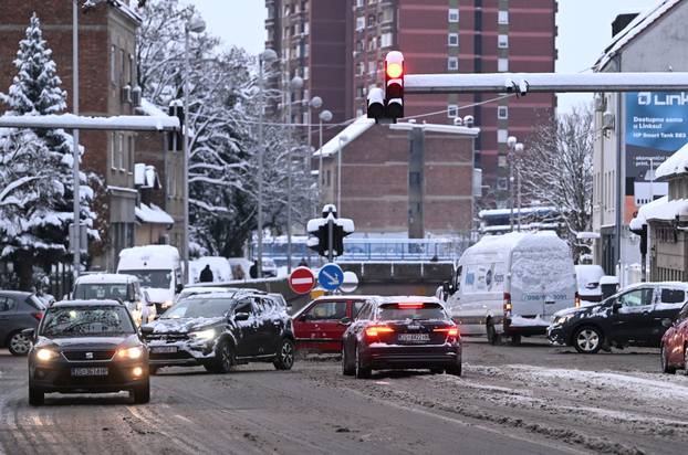 Zagreb: Snijeg zabijelio grad