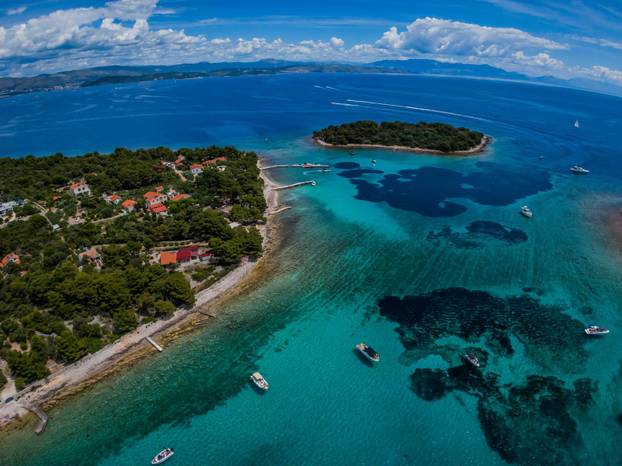 Fotografije iz zraka uvale Krknjaši na Drveniku Velom