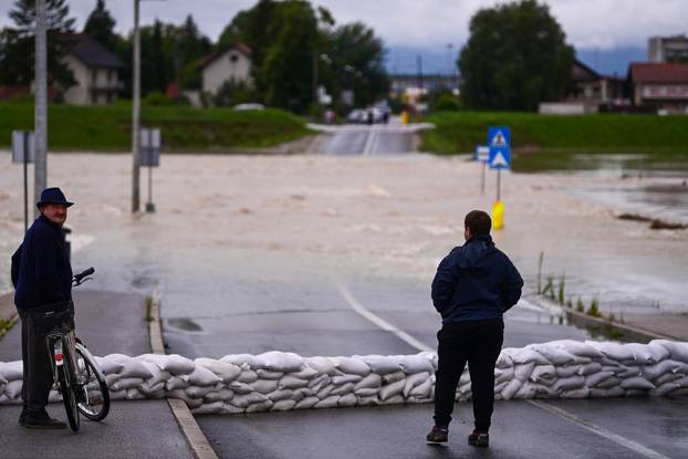 Zagreb: Oteretni kanal u naselju Blato