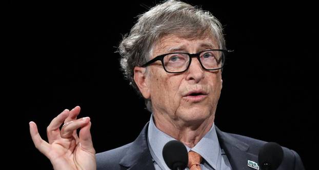 Bill Gates à la tribune de la 6ème conférence de reconstitution des ressources du Fonds mondial de lutte contre le Sida, la TB et la Malaria à Lyon