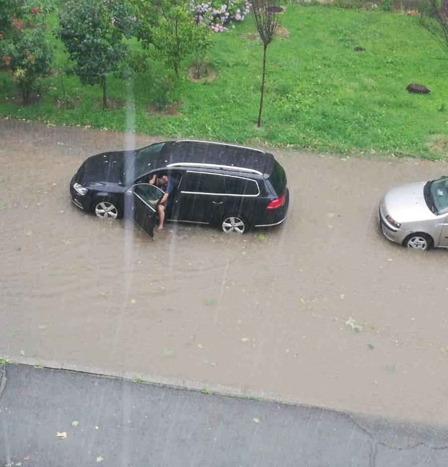 Oluja u Hrvatskoj čupala stabla i poplavila ulice, bilo je i tuče...