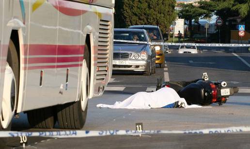 Autobusom prešao preko mopedista (42) u Poreču