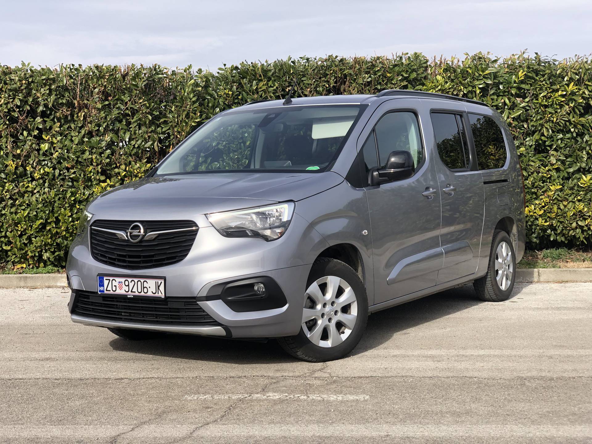 Test Opel Combo-e Life: Dobar gradski obiteljski auto, ali...