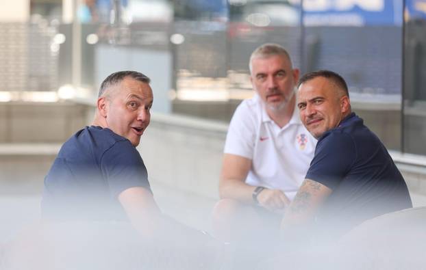 SP2026 Dallas: Marijan Kustić i Stipe Pletikosa na terasi hotela W gdje se nalaze i igrači
