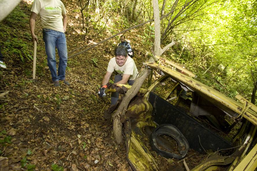 'Do sada smo iz prirode izvukli 16.000 automobilskih olupina'