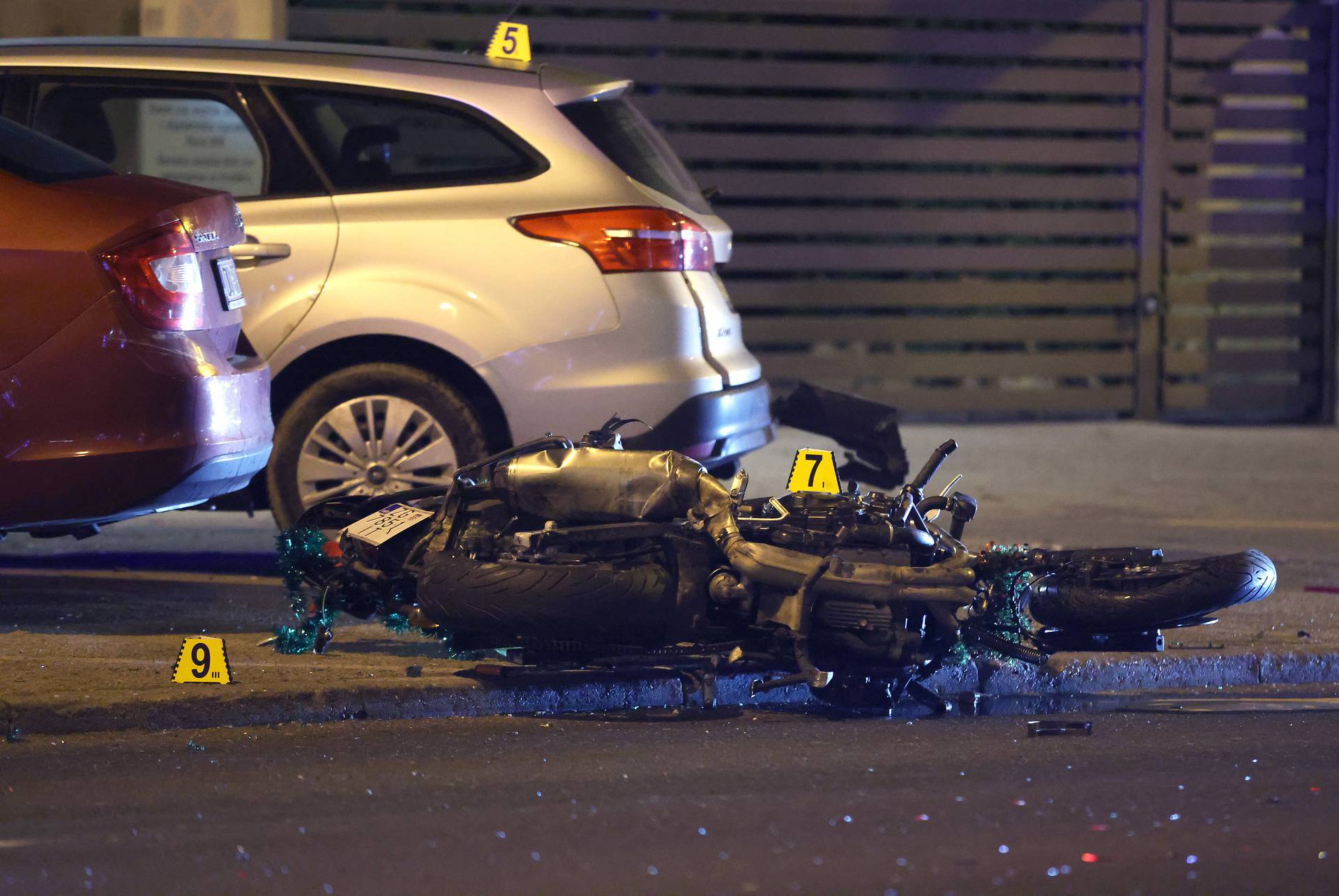 Zagreb: Jedna osoba je poginula u sudaru motocikla i osobnog automobila u Ilici 