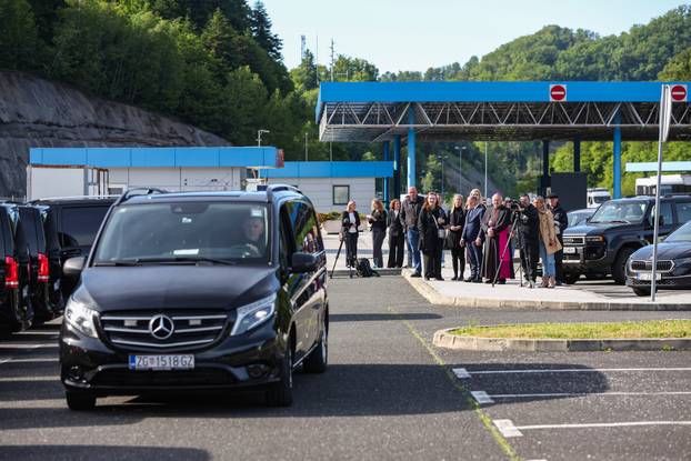 Na Grani?nom prijelazu Macelj održana je primopredaja posmrtnih ostataka hrvatskih žrtava izme?u Republike Slovenije i Republike Hrvatske