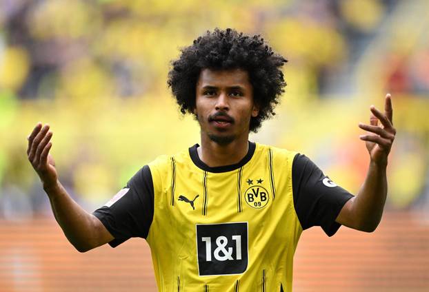 Bundesliga - Borussia Dortmund v Holstein Kiel