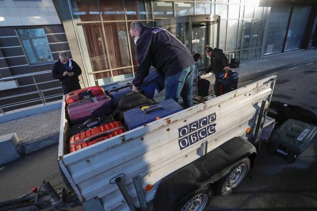 OSCE members leave a hotel in Donetsk