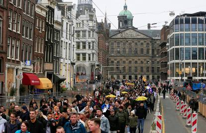 Tisuće Nizozemaca na ulicama: Prosvjed protiv korona mjera