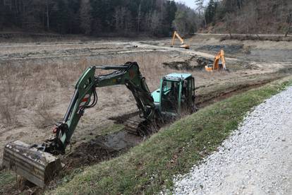 FOTO Na Trakošćanskom jezeru bageri rade punom parom: Evo kad bi radovi trebali biti gotovi