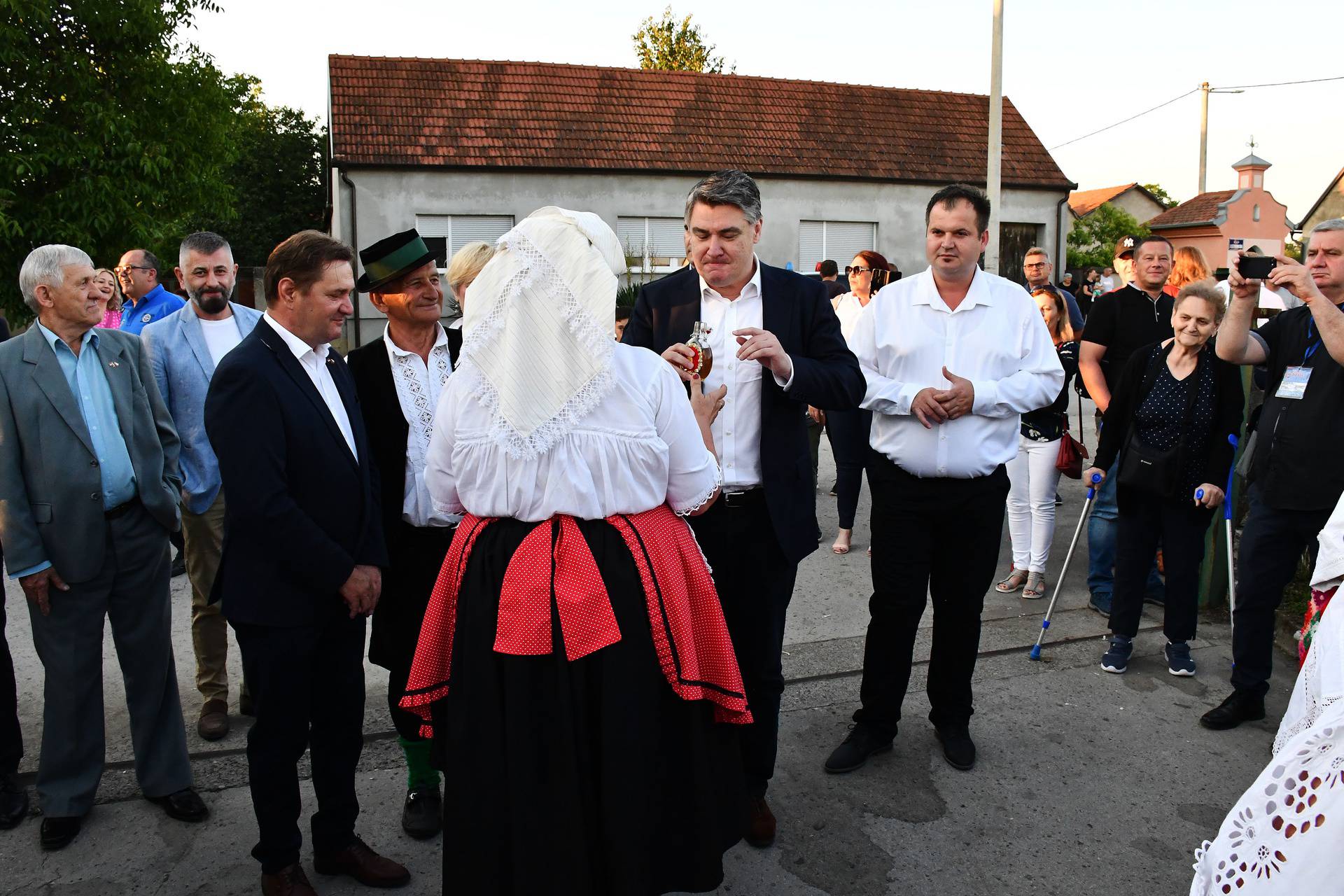 Predsjednik Milanović  na otvorenju Bećarfesta u Babinoj Gredi