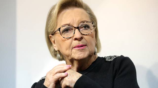 Glazbena diva s upalom pluća ležala kraj zaraženih koronom