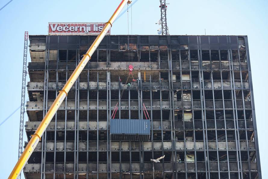 Vjesnikov neboder radnici pripremaju za rušenje