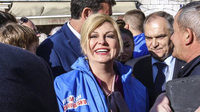Predsjednica Kolinda Grabar Kitarović  u Imotskom se družila s građanima
