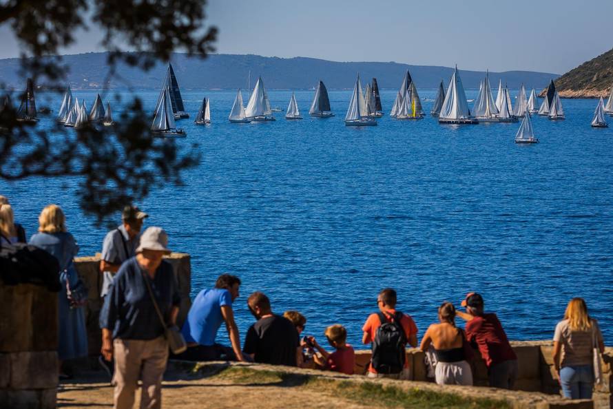 Split:  Pogled sa Sustipana na start Mrduljske Regate