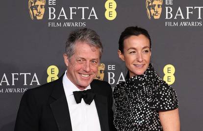 Hugh Grant u rijetkom izlasku s 20 godina mlađom suprugom