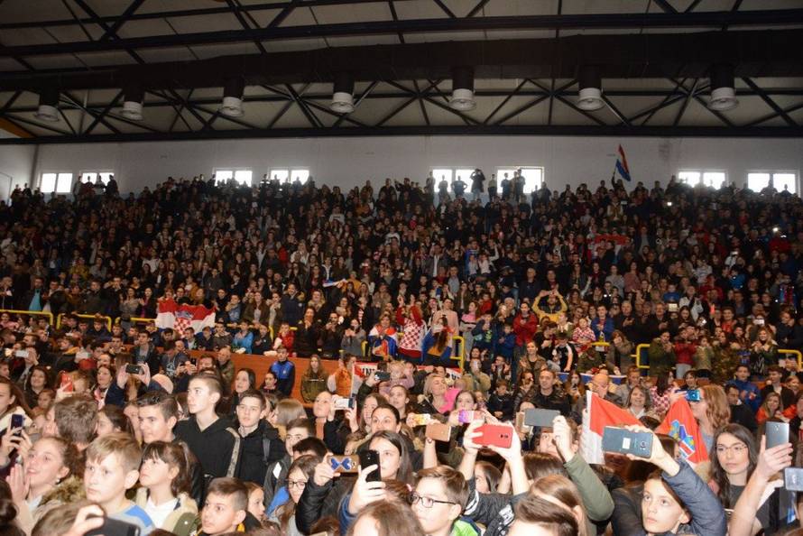 Zbog dočeka rukometaša u Ljubuškom prekinuli nastavu