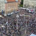 VIDEO Nevjerojatni prizori na Trgu. Pogledajte kako tisuće pjevaju i plešu uz Baby Lasagnu