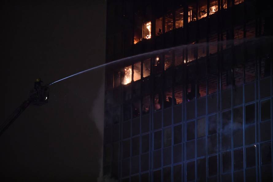 Zagreb: Pozar u Vjesnikovom neboderu