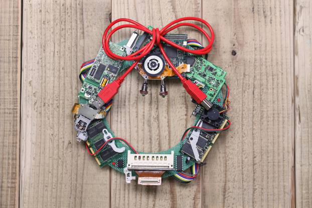 geeky christmas wreath made by old computer parts