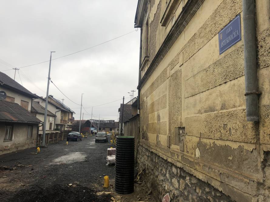 Dobar posao u Glini: Prvi radovi plaćeni prije tri godine, a ulice su još uvijek veliko gradilište...