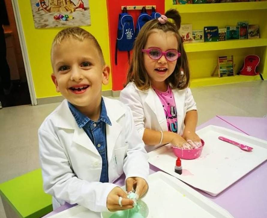 Veseli laboratorijj: Uz učiteljicu Jagodu mali Našičani otkrivaju tajne fizike i matematike...