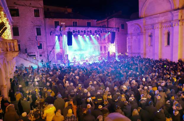 Šibenik:  Britanski trip-hop bend Morcheeba uveo je šibencane i njihove goste u novu 2026.godinu