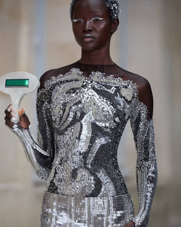 FOTO Vanzemaljci na Pariškom tjednu mode! 'Dolazimo u miru'