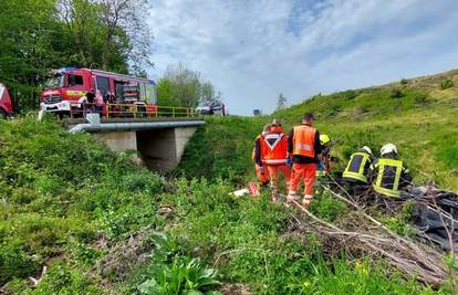 Užas kod Petrinje: Autom sletio s ceste, poginuo je jedan čovjek